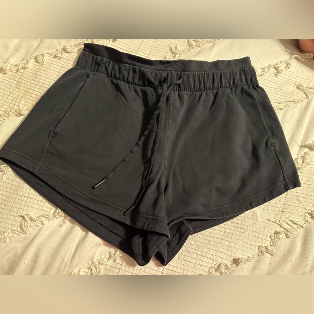 Lululemon inner glow short